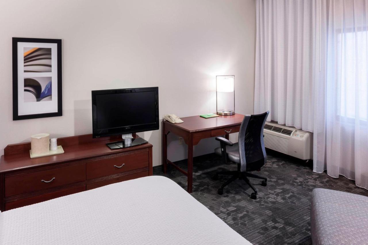 Hotel Courtyard By Marriott Wichita East Zewnętrze zdjęcie