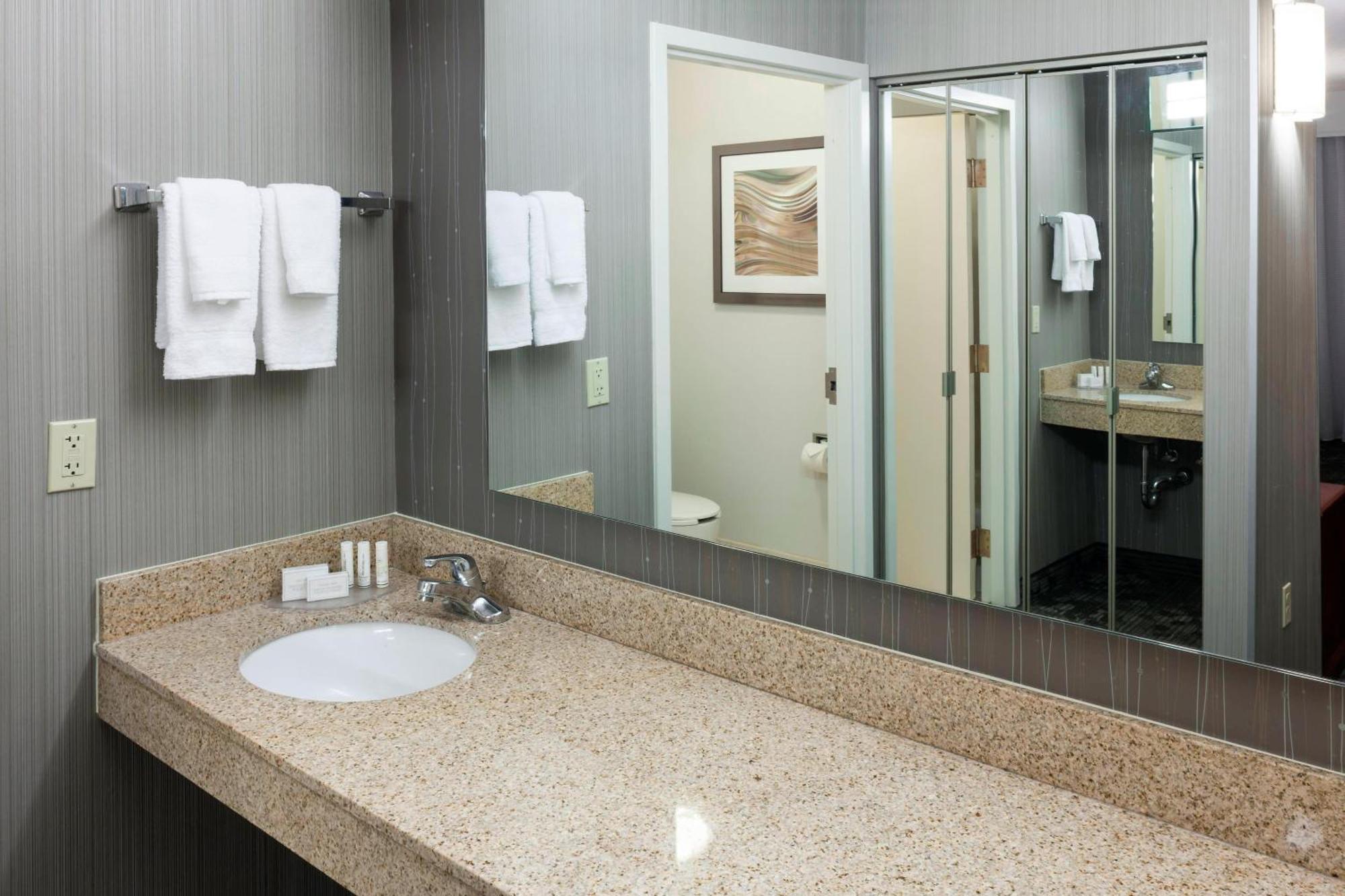 Hotel Courtyard By Marriott Wichita East Zewnętrze zdjęcie