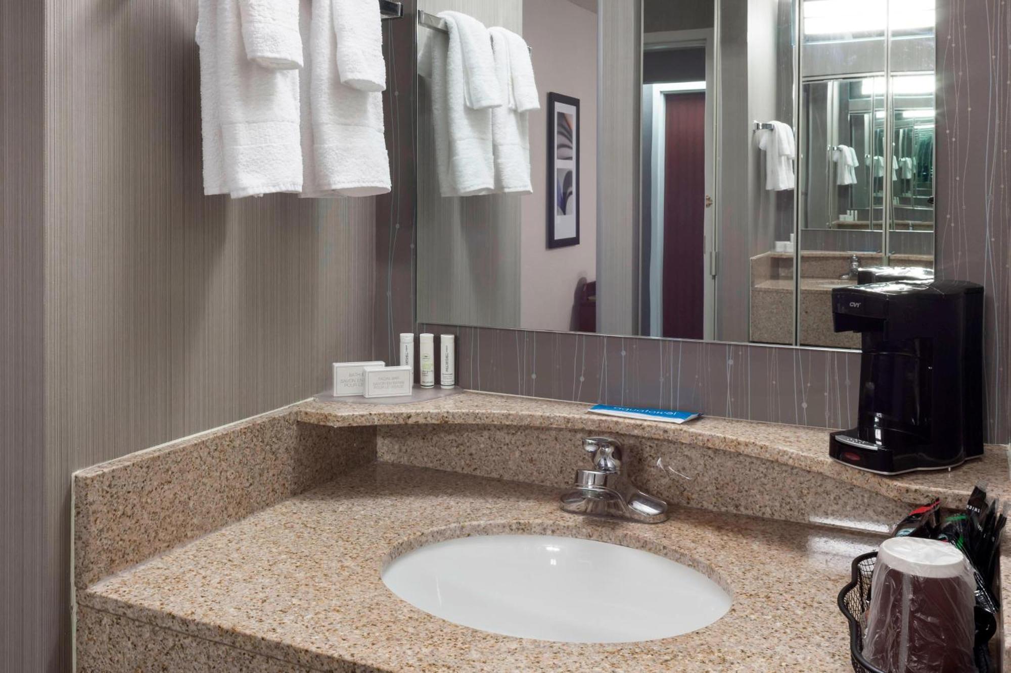 Hotel Courtyard By Marriott Wichita East Zewnętrze zdjęcie
