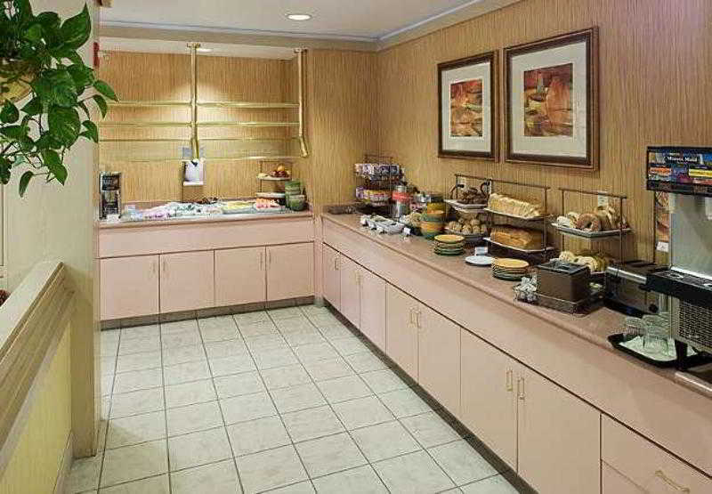 Hotel Courtyard By Marriott Wichita East Zewnętrze zdjęcie